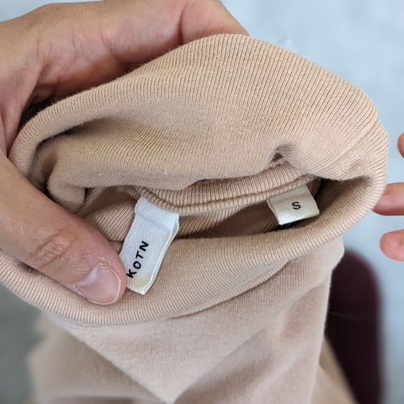 KOTN Fitted Turtleneck size small - Picture 6 of 6